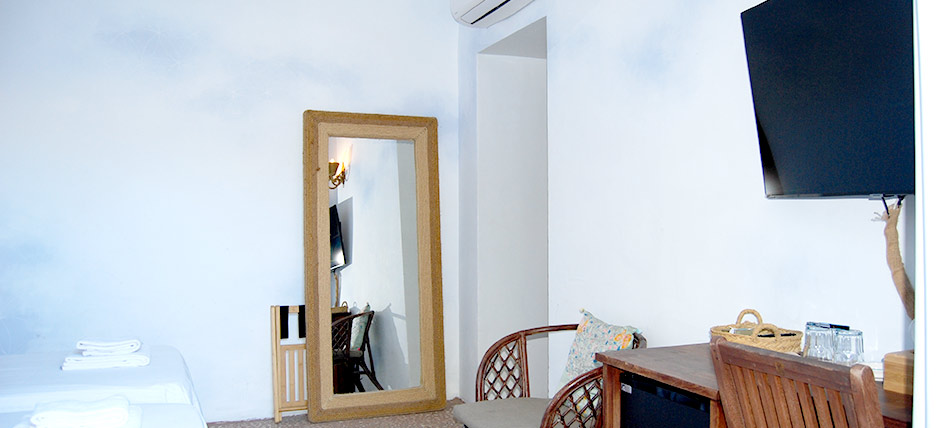 La_Casa_Shambala_Ibiza_Shared_Twin_Room_Patio_1