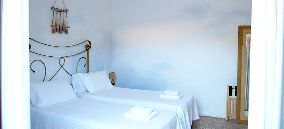 La_Casa_Shambala_Ibiza_Shared_Twin_Room_Patio_2