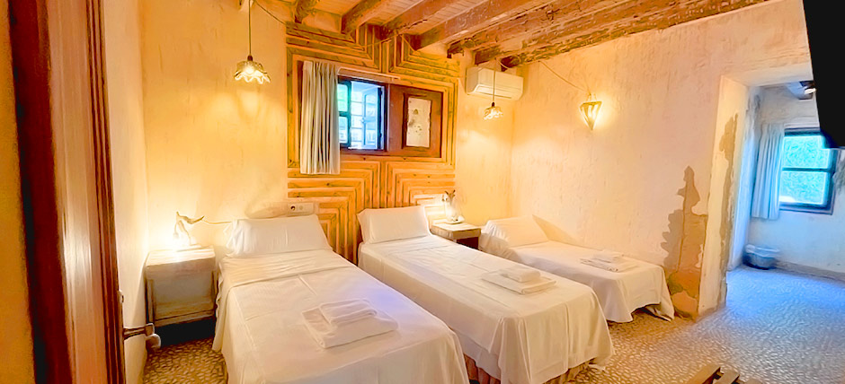 La_Casa_Shambala_Ibiza_Shared_Triple_Room_5