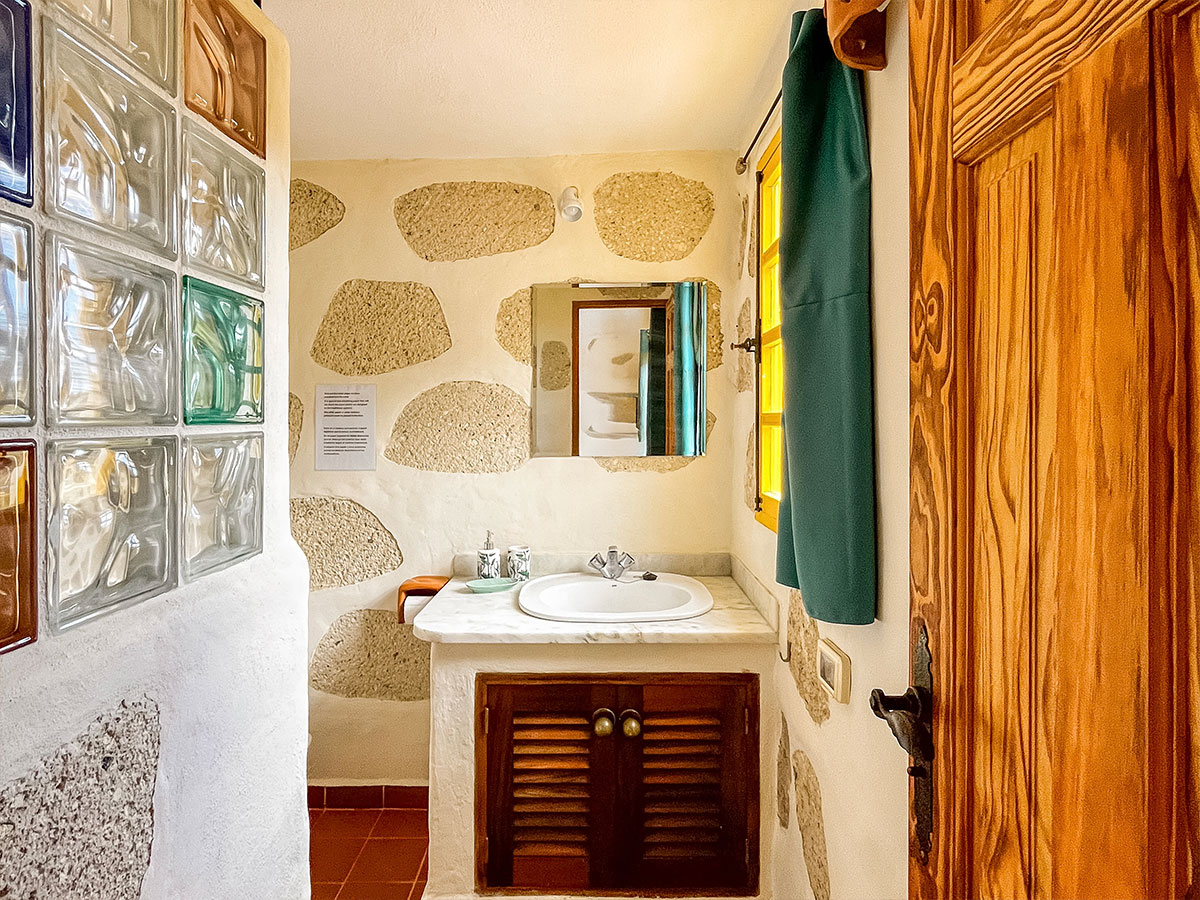 Bathroom-La-Finca-Rooms