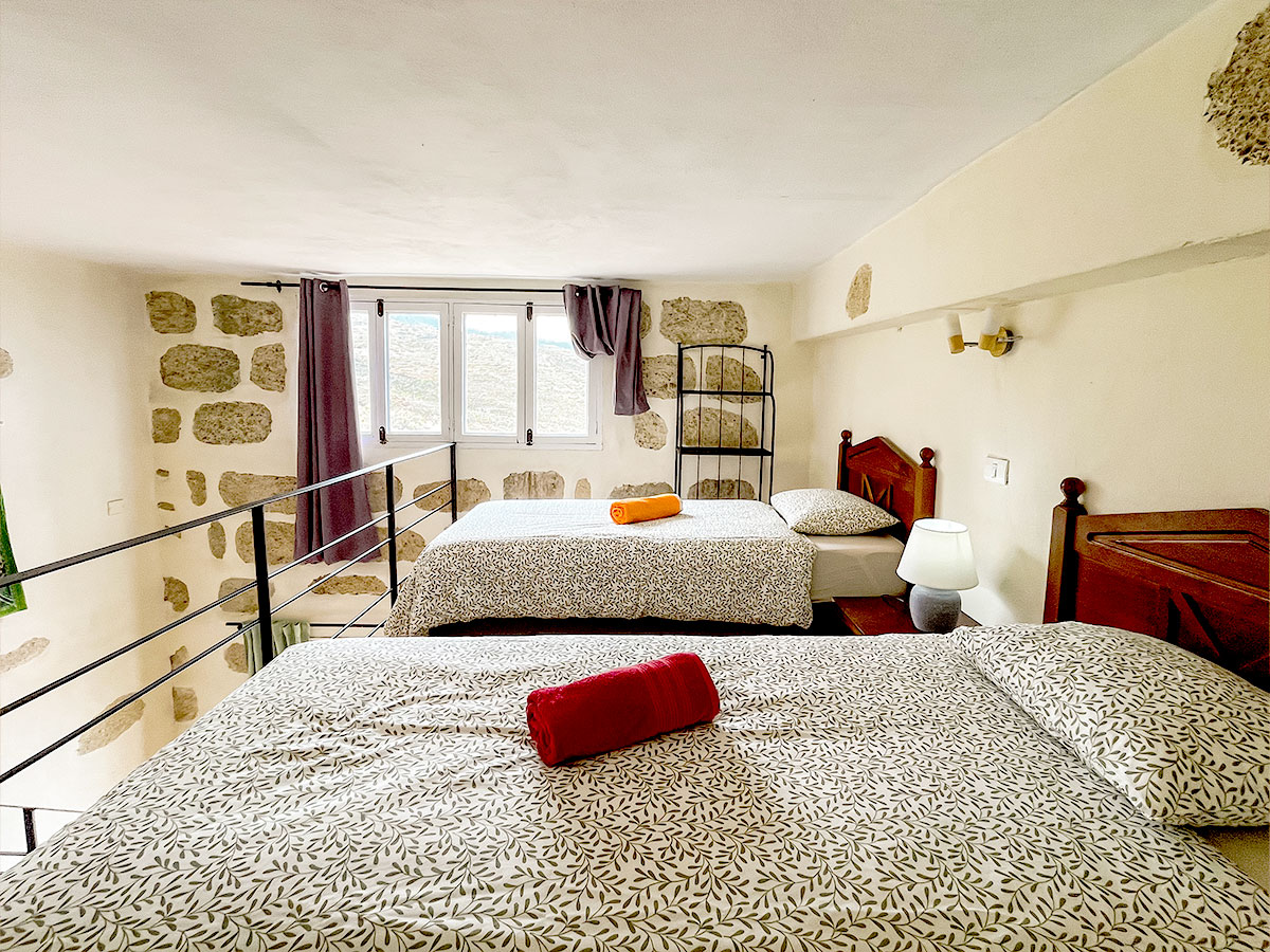 Beds-2(1)-Shared-Quad-with-Balcony