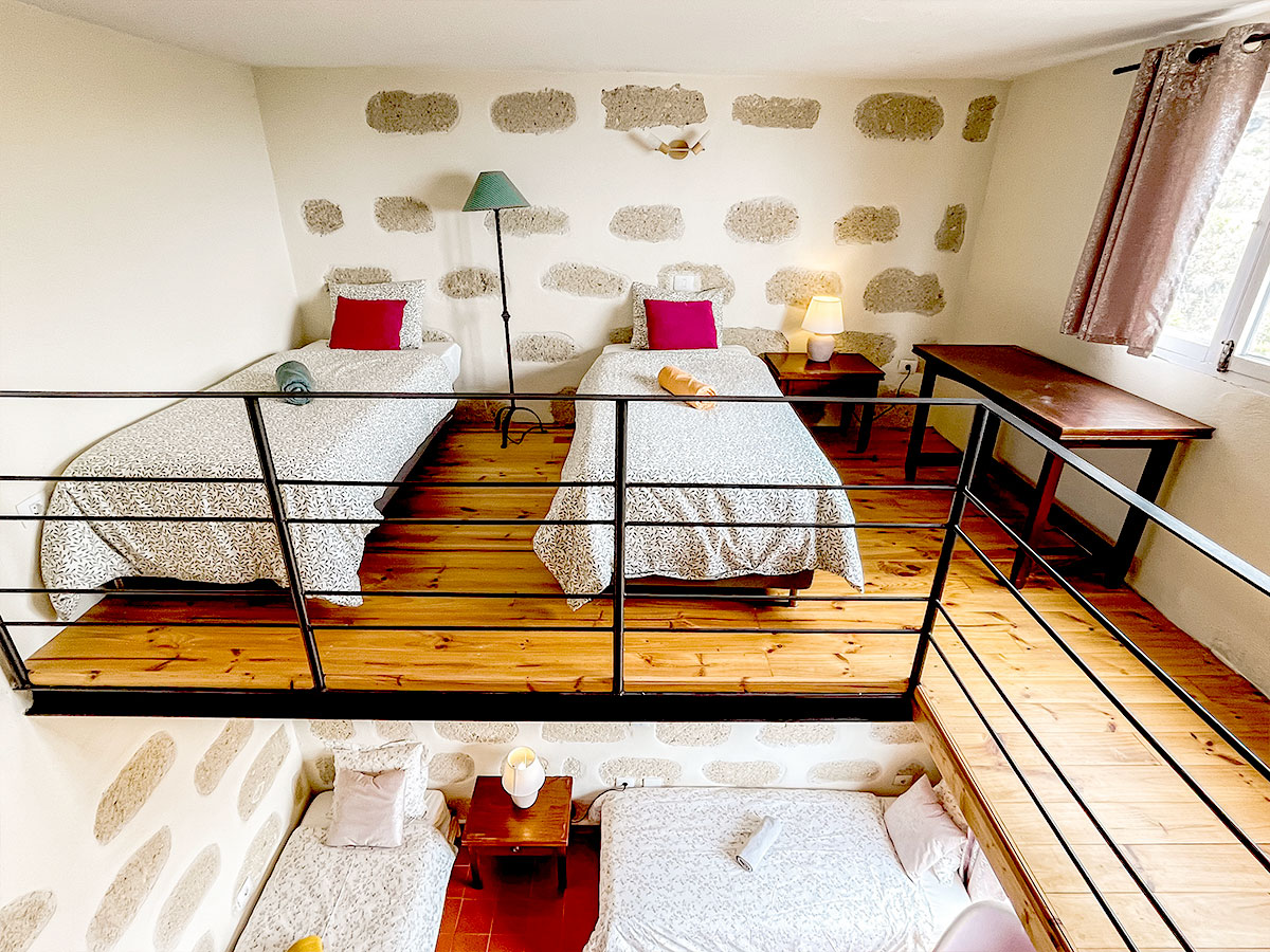 Beds(1)-Shared-Quad-with-Balcony