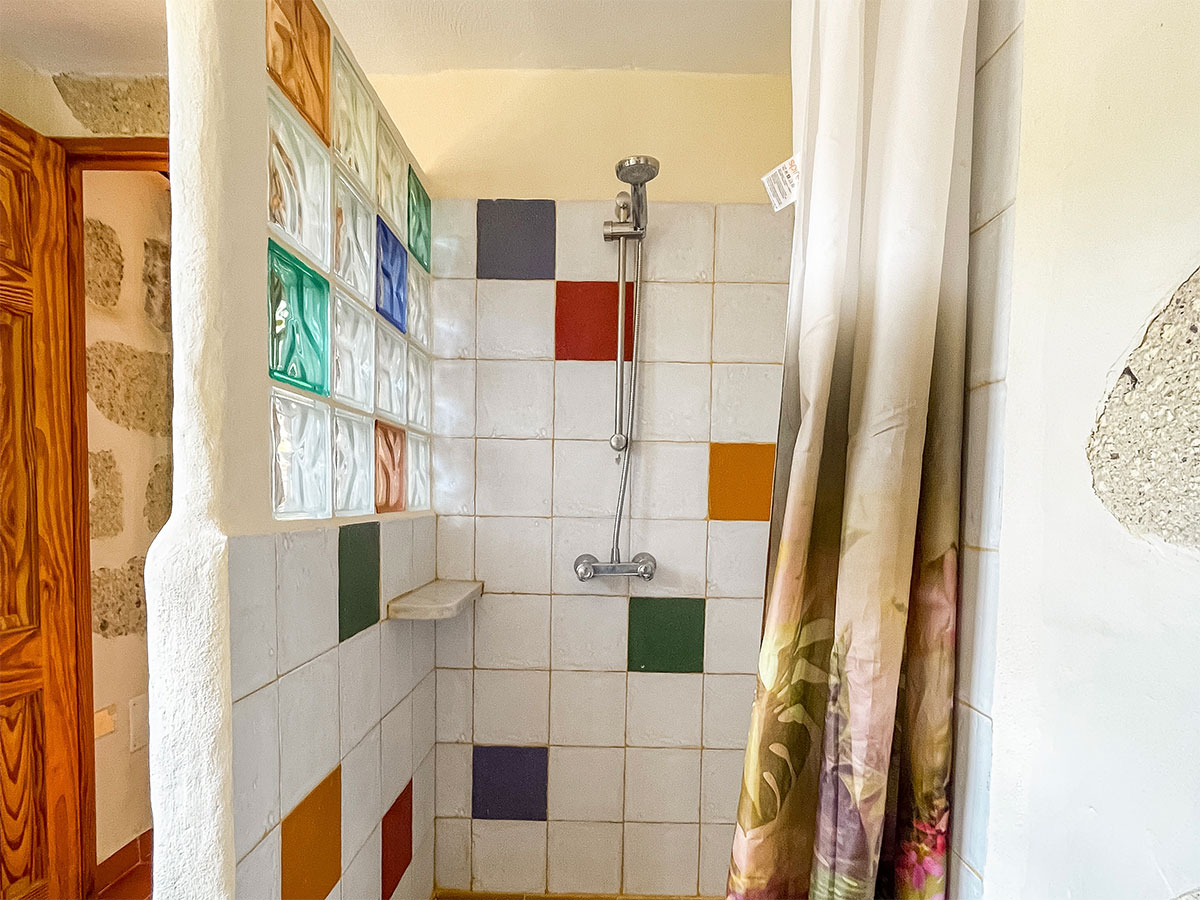 Shower-La-Finca-Rooms