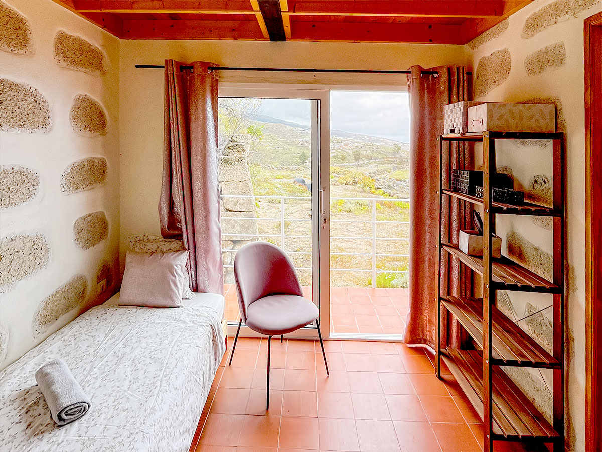 Window-Shared-Quad-with-Balcony
